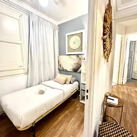 Dali Bcn B&B *